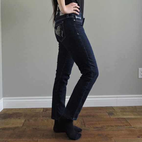 Guess Low-Rise Skinny Dark Wash Jeans with Rhinestone Heart on Back Pocket - Picture 7 of 12